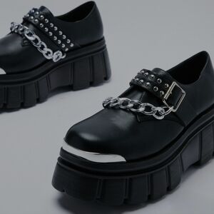 THESE SHOES I NEED TO FIND